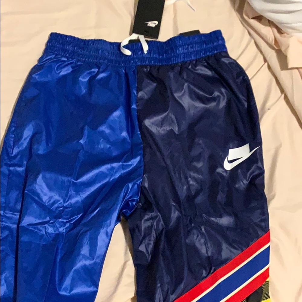 Women’s small Nike windbreaker joggers